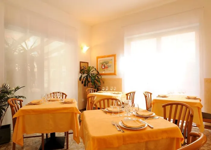 Отель Garden 3*