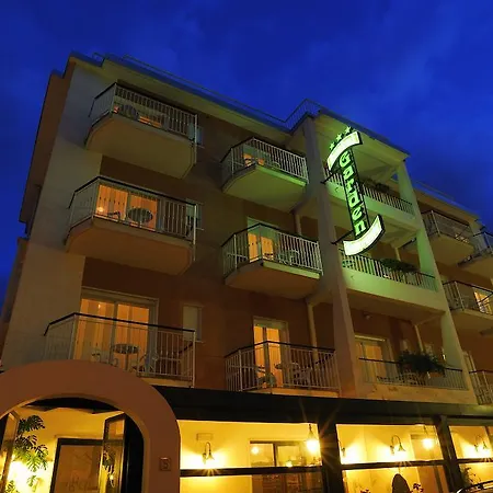 Garden Hotel 3*